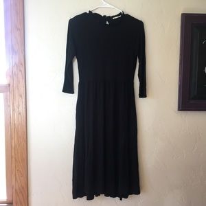 || LIKE NEW || Simple Black Dress (Piper & Scoot)